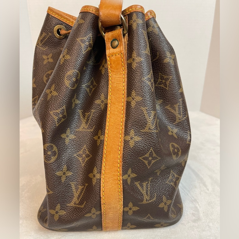 LOUIS VUITTON MONOGRAM NOE PETIT SHOULDER BAG - Picture 3 of 16